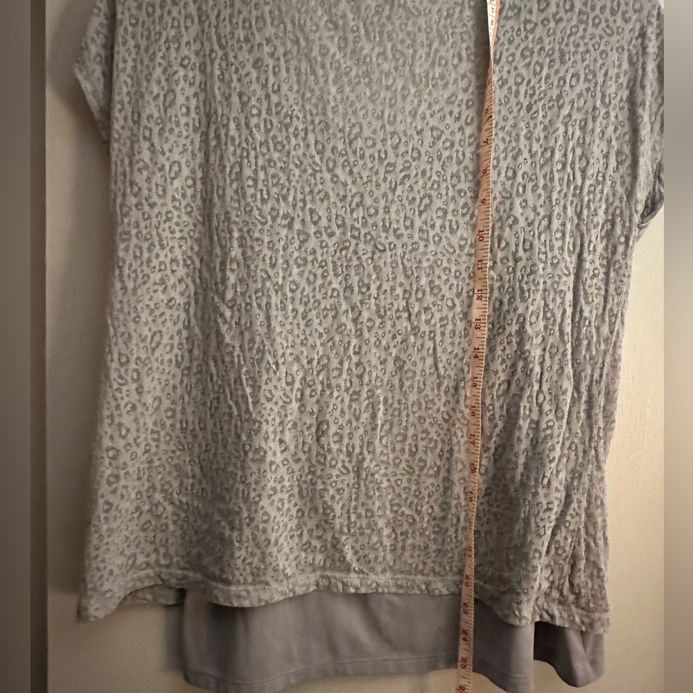 Liz Claiborne Large Top Gray L shirt attached Cami animal print - Picture 3 of 6
